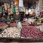 Harga bawang merah dan putih di Kota Kediri hari ini alami lonjakan. Foto: Bangsaonline.