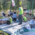 Tampak siswa yang pingsan saat mengikuti upacara hari kesaktian pancasila. foto: romza/ bangsaonline