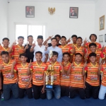 Aziz Maulana saat foto bersama dengan TM Putra yang menjuarai turnamen Bupati Cup (28/8/2023)