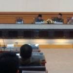 BAHAS KEPALA DESA. Suasana rapat internal pansus. foto: shopi