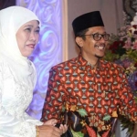 Menteri Sosial RI, Khofifah Indar Parawansa saat bertemu dengan Anggota Komisi VIII DPR RI, Hasan Aminuddin di pendopo Kabupaten Probolinggo, beberapa waktu yang lalu. foto: didi rosadi/ bangsaonline