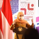 Gubernur Jawa Timur Khofifah Indar Parawansa saat menyampaikan sambutan dalam acara Puncak Peringatan HKSN di Kota Kediri.