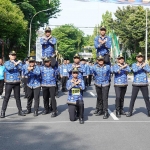 Salah satu penampilan regu peserta gerak jalan HUT ke-54 Korpri di Kabupaten Lamongan.