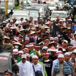 Hingga kemarin massa terus berdatangan ke Jakarta untuk mengikuti aksi, termasuk yang datang dengan berjalan kaki.