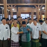 Wakil Ketua JKSN Jawa Timur, Tamam Syaifuddin, saat membaca deklarasi penolakan aksi masyarakat Jawa Timur menggugat.