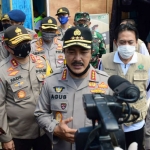 Kabaharkam Polri Komjen Pol. Agus Andrianto saat mengunjungi Kampung Tangguh Semeru Desa Waru, Sidoarjo.