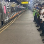 Penambahan 2 kereta api yang disiapkan petugas KAI Daop 8.