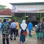 Kantor Bank Sampah di Desa Campurejo, Bojonegoro. Warga setiap hari mengumpulkan sampah untuk diolah jadi uang. foto: eky/ BANGSAONLINE