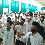 Warga Nahdliyin Mojokerto menjadi rebutan semua calon bupati dan wakil bupati Mojokerto. Tampak warga NU saat hadir pada acara Ikbar di Institut KH Abdul Chalim Pacet Mojokerto, Sabtu (18/7/2020). foto: MMA/ bangsaonline.com