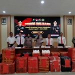  Kapolres Kediri, AKBP Bramastyo Priaji dan jajaran saat menggelar konferensi pers di Mapolres Kediri. (Ist).
