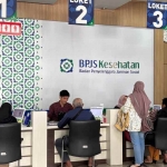 Para petugas BPJS Kesehatan saat melayani berbagai keperluan peserta JKN.