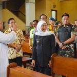 Para pimpinan Tiga Pilar Jawa Timur saat menyambangi Gereja Katolik Paroki Gembala Yang Baik di Jalan Jemur Andayani X, Kecamatan Wonocolo, Surabaya.