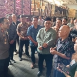 TIPD kota Batu saat meninjau gudang Pangan milik Chandra di ngaglik kota Batu. Foto: Ist.
