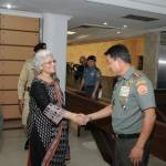 ?Panglima TNI saat menyalami Dubes Pakistan. foto:puspen Mabes TNI