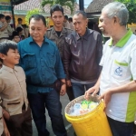 Tim divisi pengelolaan sampah LAI memberi simulasi pemilahan sampah.