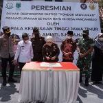 Kajati Jatim, Mia Amiati, saat meresmikan Rumah Restorative Justice di Balai Desa Pandanrejo, Kecamatan Bumiaji, Kota Batu.