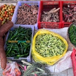 Salah satu stan bahan pokok milik pedagang di Pasar Baru Tuban. Foto: Sulthon/Bangsaonline.
