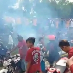 Pesta petasan lebaran ketupat antar pemuda di Desa Buker berakhir tawuran.