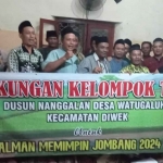 Kelompok tani di Desa Watugaluh, Kecamatan Diwek, Jombang, saat memberikan dukungan Gus Salman maju Pilkada 2024.