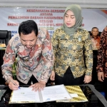 Wabup Pungkasiadi menandatangani MoU bebas narkoba untuk cakades.