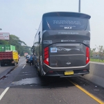 Jalan Tol Sidoarjo arah Waru sempat tersendat akibat kecelakaan.