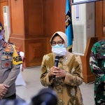 Wali Kota Risma bersama Kapolda Jawa Timur, Irjen Pol Mohammad Fadil Imran, dan Pangdam V Brawijaya, Mayjen TNI Widodo Iryansyah. (foto: ist).