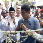 Sandiaga Uno saat meresmikan Roemah Djoeang di Lamongan.