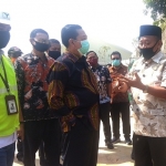 Bupati Fadeli saat memberikan penjelasan kepada Anggota Komisi E DPRD Jatim.