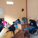 Tujuh PSK yang berhasil diamankan petugas Satpol PP Situbondo dilakukan pendataan.