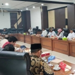 Rapat antara DPRD dengan tim baperjakat membahas mutasi pejabat.