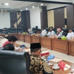 Rapat antara DPRD dengan tim baperjakat membahas mutasi pejabat.