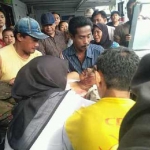 Salah satu korban, saat dilarikan ke rumah sakit