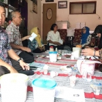 Moch. Ali Imron ketika mensosialisasikan lomba keluarga sejahtera. Foto: YUDI EP/BANGSAONLINE
