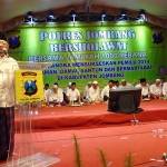 Gus Sholah, saat acara doa bersama menjelang Pemilu di Mapolres Jombang, Minggu (6/4) malam. foto:muhammad syafii/BANGSAONLINE