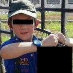 Foto yang diduga diambil di kota Raqqa, Suriah inilah yang disebar lewat akun Twitter milik Khaled Sharrouf, warga Australia yang bergabung dengan ISIS. Anak laki-laki yang memegang kepala terpenggal ini diduga kuat adalah putra Khaled. 