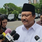 Menteri Sosial, Saifullah Yusuf, saat memberi keterangan ke awak media.