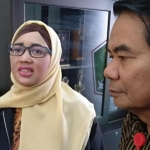 Komisioner KPAI Retno Listyarti bersama Sekkota Malang Wasto menjawab pertanyaan awak media usai rapat koordinasi. foto: IWAN IRAWAN/ BANGSAONLINE