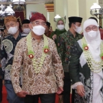 Menko PMK Muhadjir Effendy didampingi Wakil Bupati Sumenep Hj. Dewi Khalifah dan Sekretaris Daerah Kabupaten Sumenep, Ir. Edy Rasiyadi.