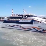 Kapal Blue Sea Jet yang siap melayani rute Gresik-Bawean. foto: beritagresik