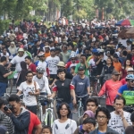 Suasana Car Free Day (CFD) yang biasanya dilaksanakan tiap hari Minggu pagi pukul 06.00-10.00 WIB di sekitar Taman Bungkul, Surabaya. Foto: dok