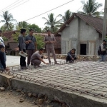 Pengecoran jalan yang dinilai menyalahi bestek.