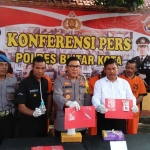 Kapolres Blitar Kota AKBP Adewira Negara Siregar ketika konferensi pers, Rabu (27/2/2019). 