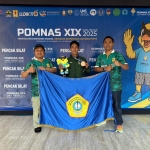 Afzainizam Zur’ain (tengah), mahasiswa Universitas Trunojoyo Madura yang meraih medali perunggu cabang olahraga pencak silat di POMNAS XIX 2025
