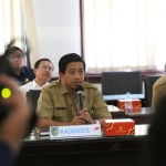 Juru Bicara Tim Komunikasi Penanganan Covid-19 Kabupaten Kediri yang juga Plt. Kepala Dinas Kesehatan Kabupaten Kediri, dr. Bambang Triono Putro.