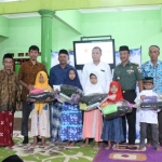 Jajaran Minarak Brantas Gas foto bersama para anak yatim usai pemberian santunan.