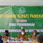 Bupati Baddrut Tamam saat mengunjungi Dinas Perhubungan serta Dinas Komunikasi dan informatika Kabupaten Pamekasan.