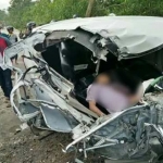 Kondisi sopir dan mobil Xenia sebelum dievakuasi. foto: istimewa