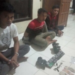 Ketiga pelaku saat diamankan.