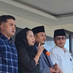 Ambar Pramudiya Wardani, Politikus Gerindra dari Komisi III DPRD Bangkalan saat membacakan teks Pancasila di hadapan massa aksi yang tergabung dalam PAKIS atau akronim dari Pusat Analisa Kajian Informasi Strategis.