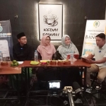 Dari kiri, Anggota Komisi II H. Sa